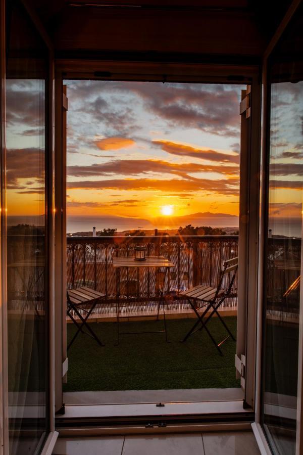 Yiannis Suite Santorini Fira  Dış mekan fotoğraf